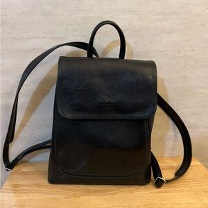 G U C C I Elegant Black Leather Backpack